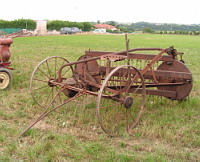 Faneuse a traction animale (photo F. Mrugala, a Saint-Jean-de-Touslas en 2012)